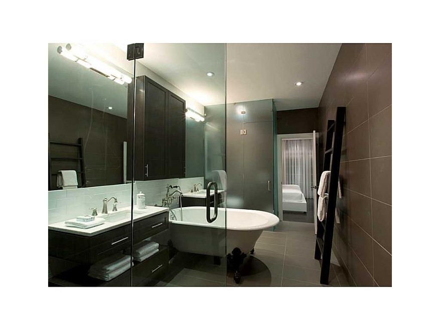 Master Bath/Spa.