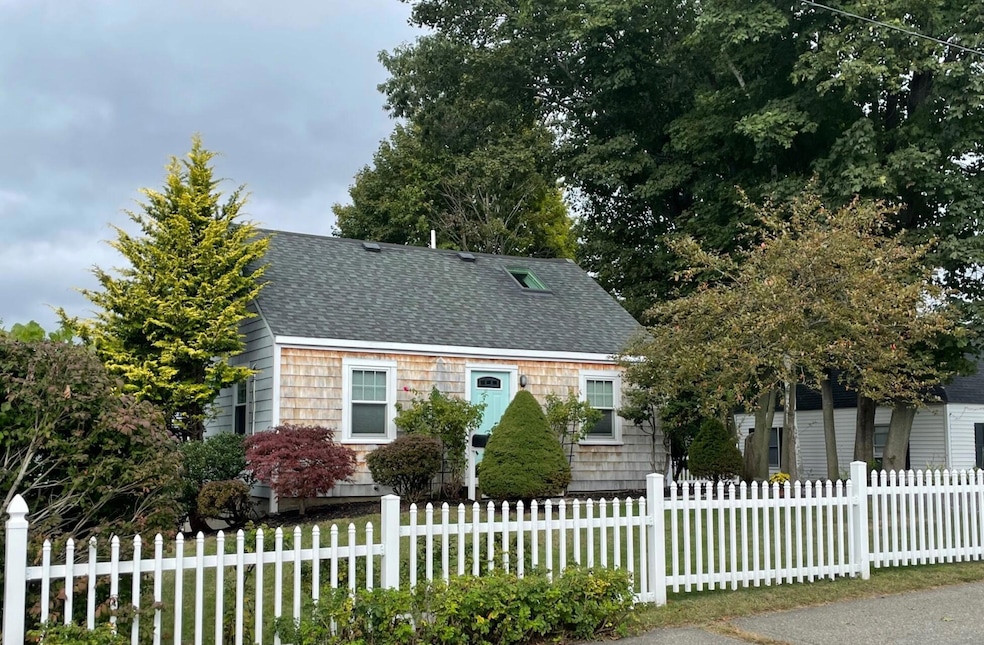 1 Dismukes St, Kittery, ME 03904 - photo 1