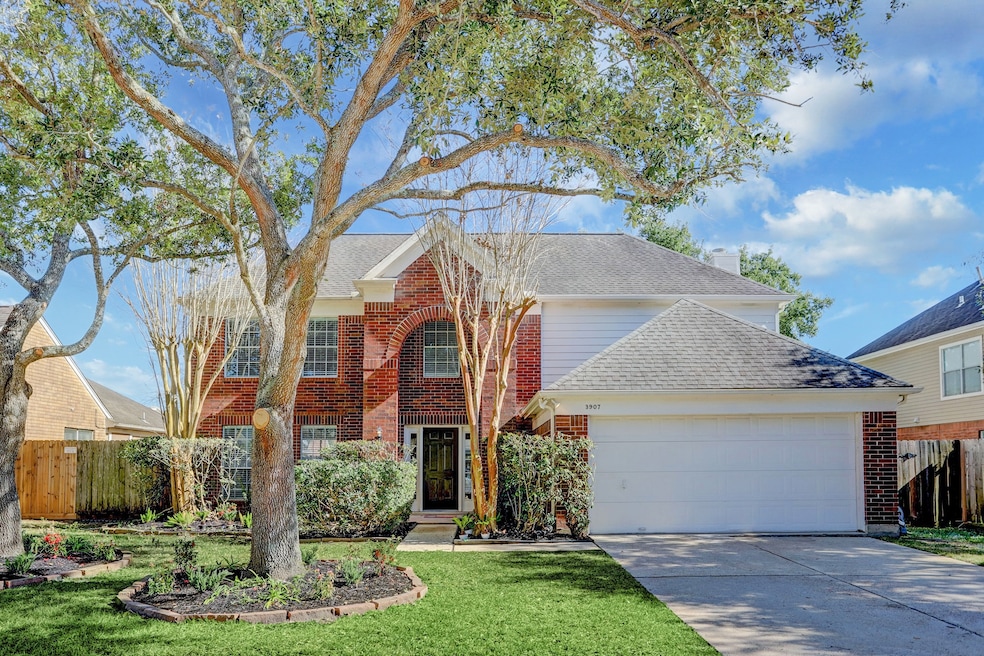 3907 Hazelwood Dr, Pearland, TX 77584 - photo 1