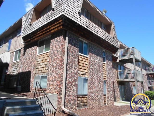 2319 SW Briarwood Plaza unit 107C, Topeka, KS 66611 - photo 1