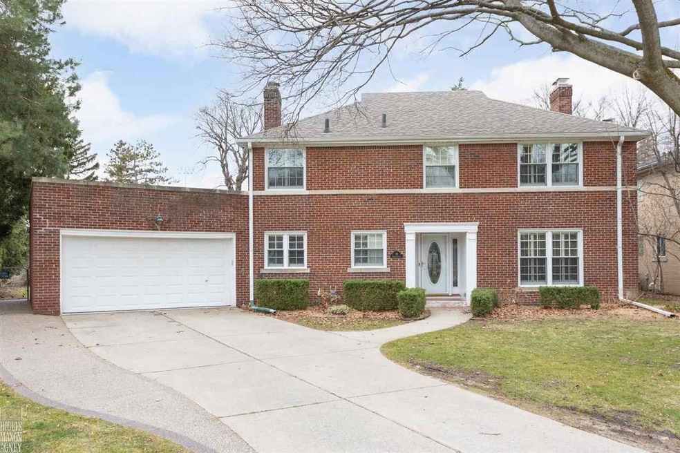 39 Radnor Cir, Grosse Pointe Farms, MI 48236 - photo 1