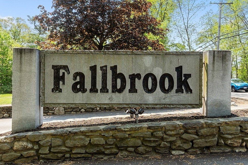 42 Meadow Pond Dr unit F, Leominster, MA 01453 - photo 1