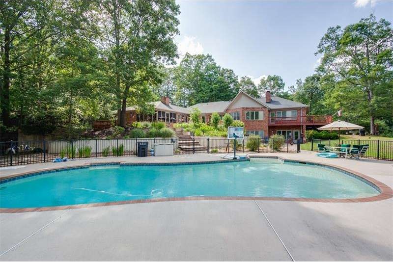 What a great place to entertain during the summer!