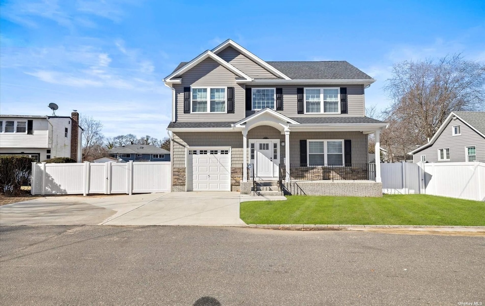 424 Coolidge Ave, Rockville Centre, NY 11570 - photo 1