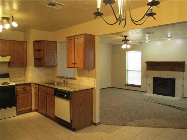 1001 Swan Lake Ct, Edmond, OK 73003 - photo 1