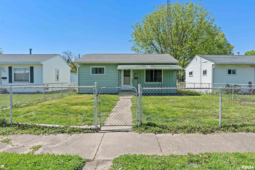 813 N Sherman St, Lincoln, IL 62656 - photo 1