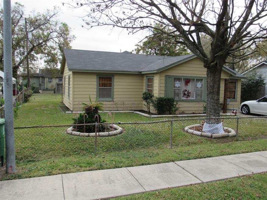 410 Barkley St, Houston, TX 77022 - photo 1