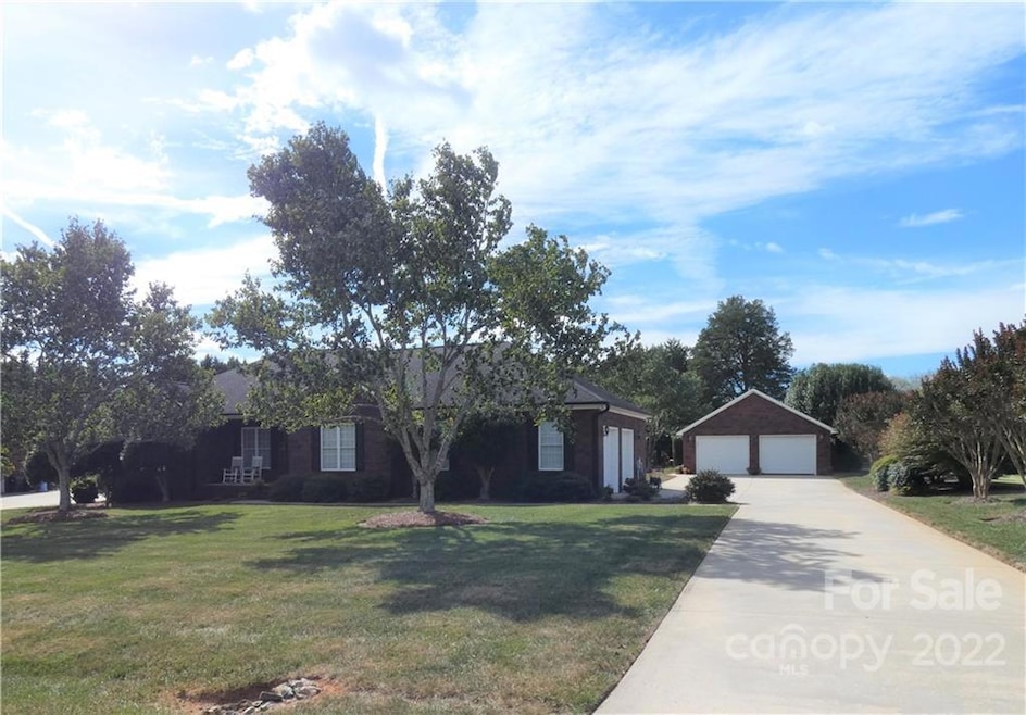 172 Meadow Oaks Dr, Statesville, NC 28625 - photo 1