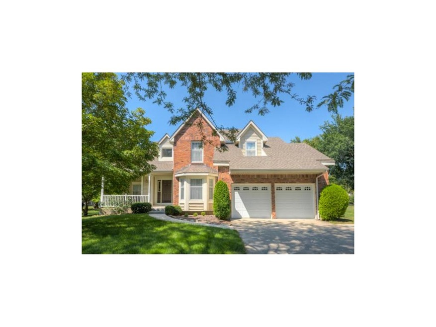 Move in ready home w/brick & vinyl siding