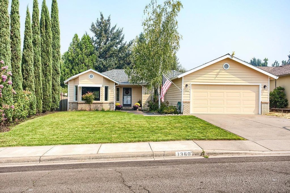 1360 N Modoc Ave, Medford, OR 97504 - photo 1