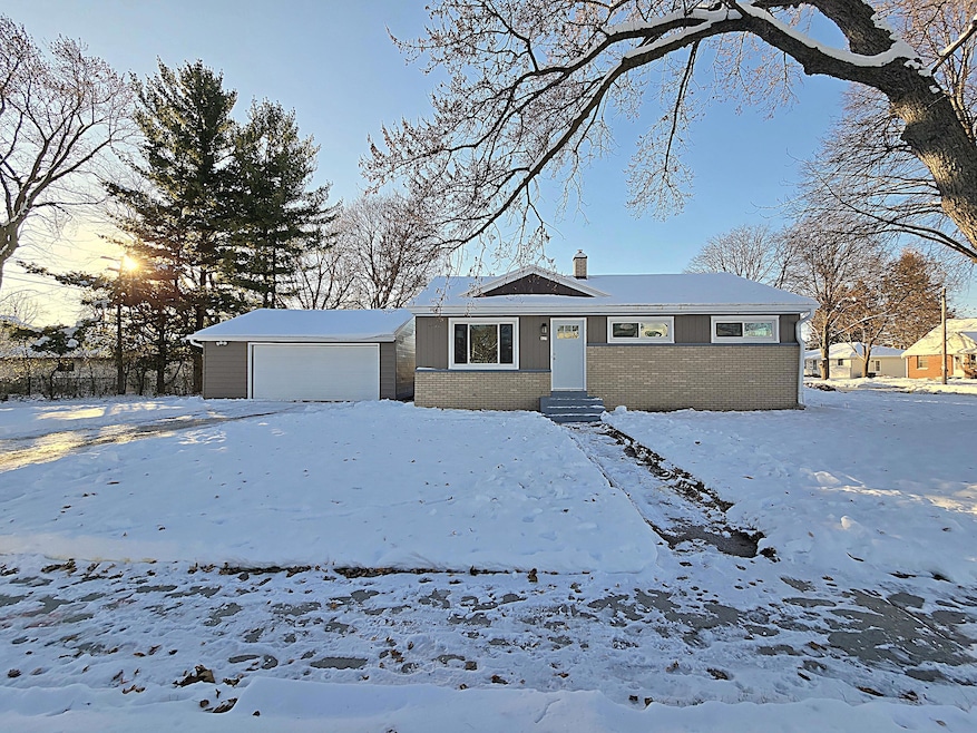 419 Peters Dr, Waukesha, WI 53188 - photo 1