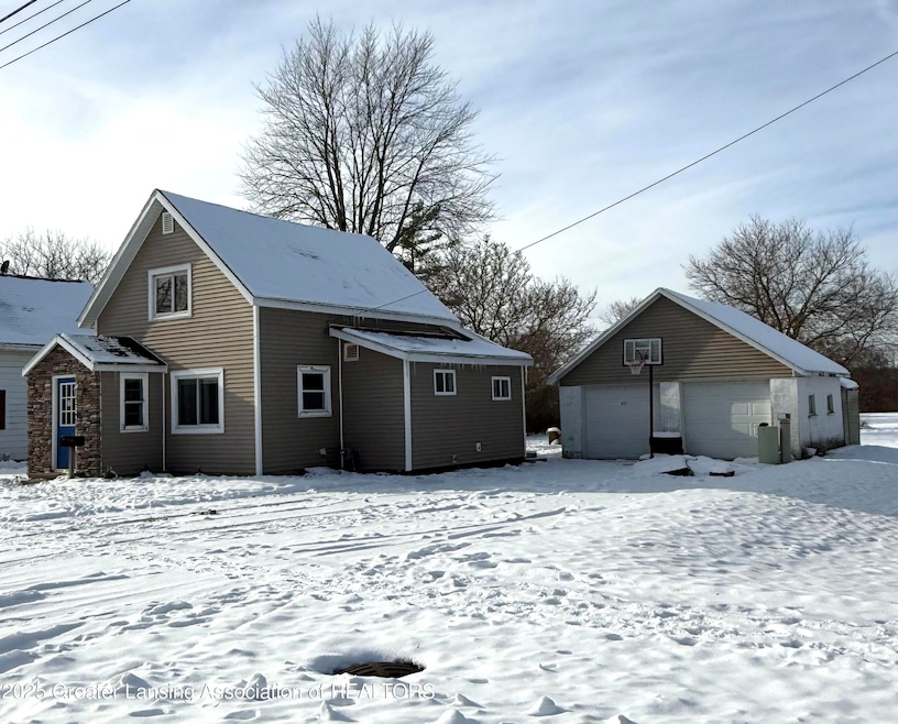 610 Maple St, Saint Louis, MI 48880 - photo 1