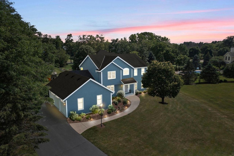 Twilight Exterior Photo