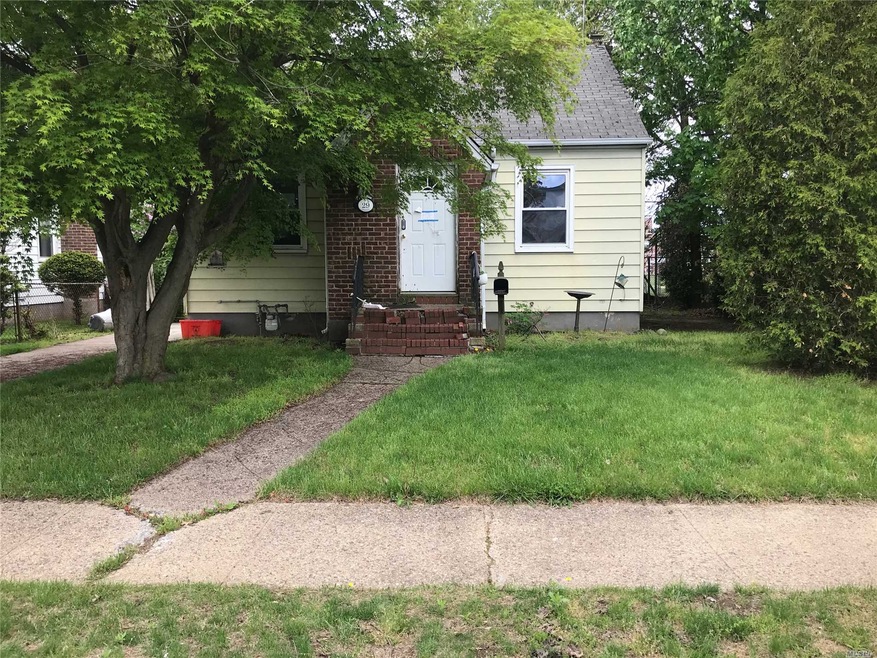 29 Clinton St, Elmont, NY 11003 - photo 1