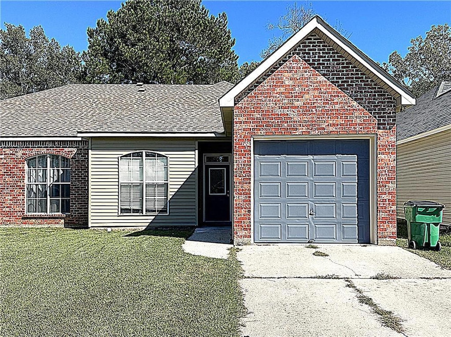 Attractive 3 bed/2 bath double with garage