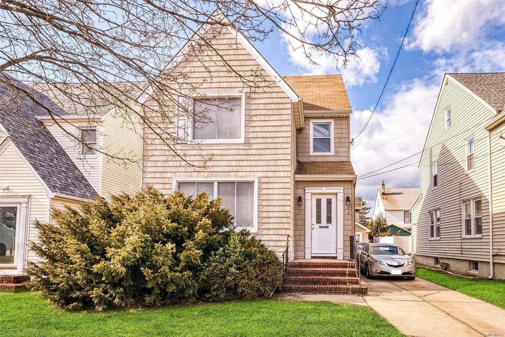 5 Kenmore Rd, Valley Stream, NY 11581 - photo 1