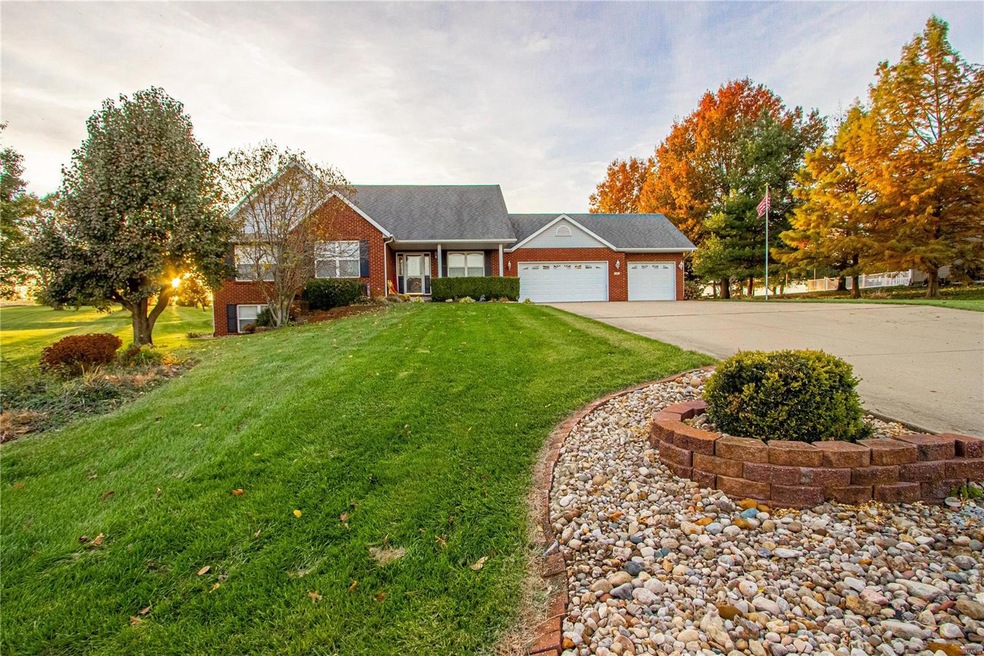 Welcome to 40 Shannon Ct, Highland IL!