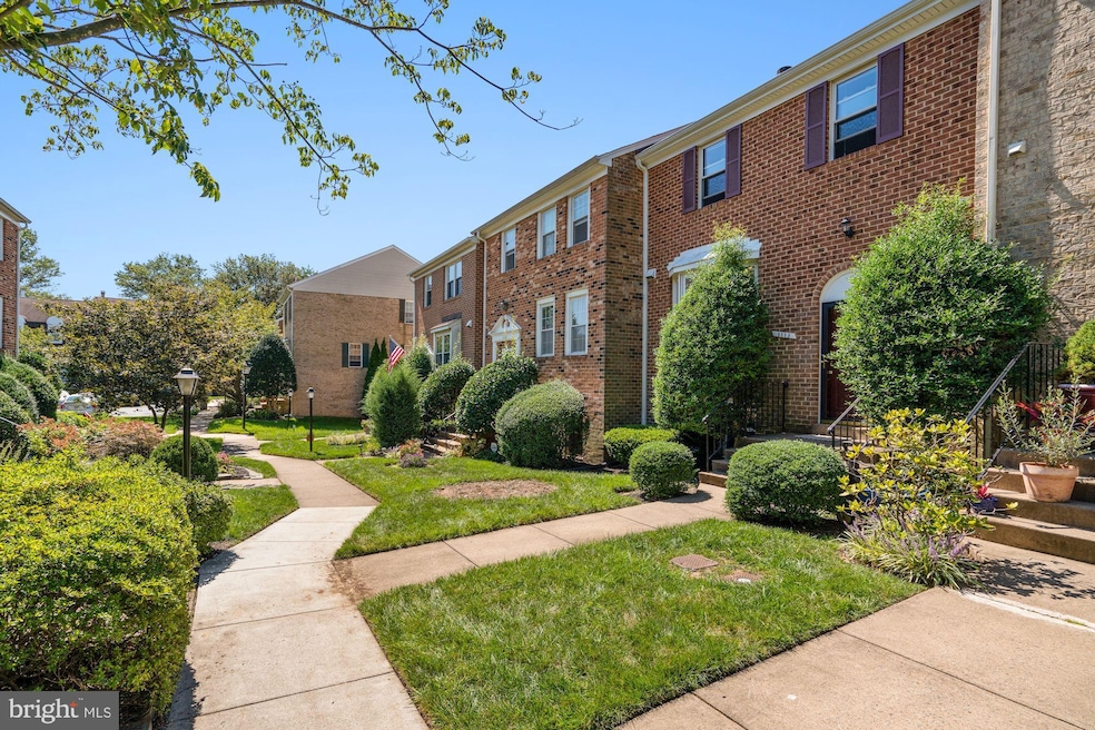 3113 Valentino Ct, Oakton, VA 22124 - photo 1