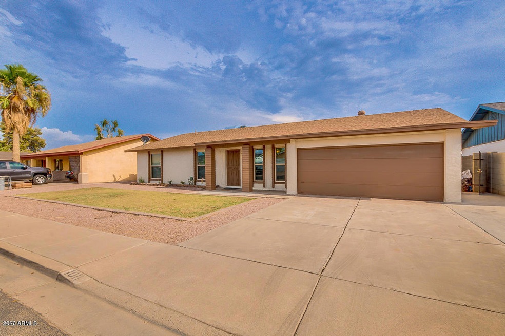 1011 e garnet ave
