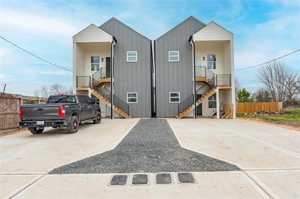 View of the front yard