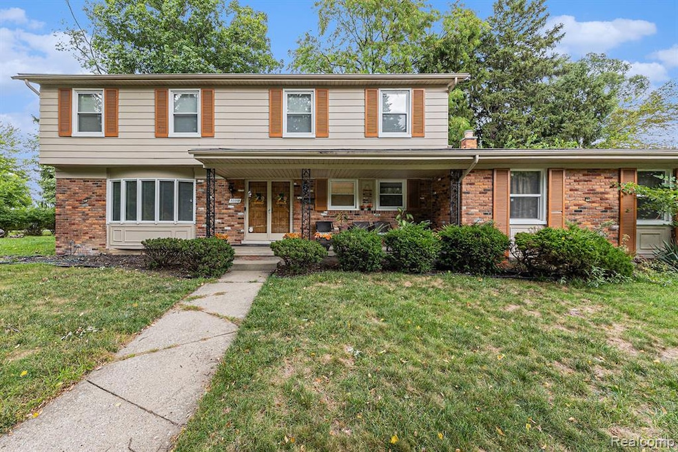 32058 Aline Dr, Warren, MI 48093 - photo 1