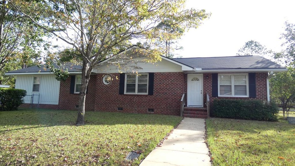 1100 Edgewood Ln, Albany, GA 31707 - photo 1