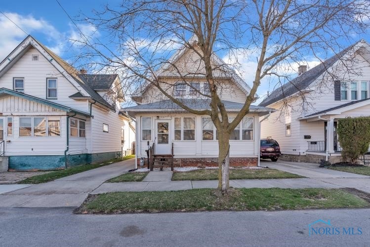 Welcome to 221 Elgin Avenue!