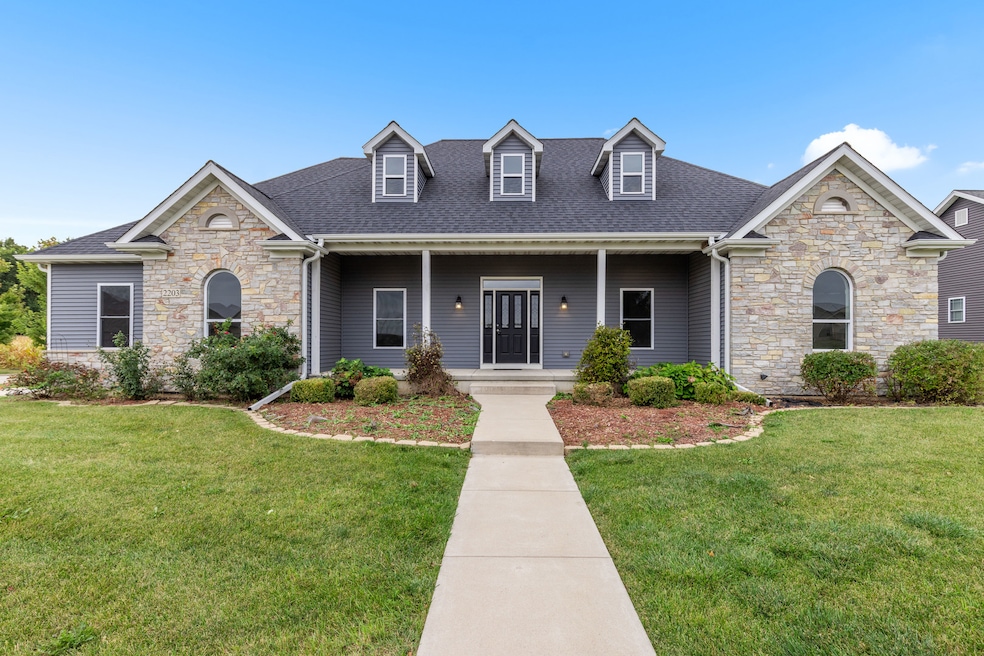 2203 Wickford Ln, Sycamore, IL 60178 - photo 1