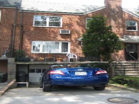 5734 164th St, Fresh Meadows, NY 11365 - photo 1