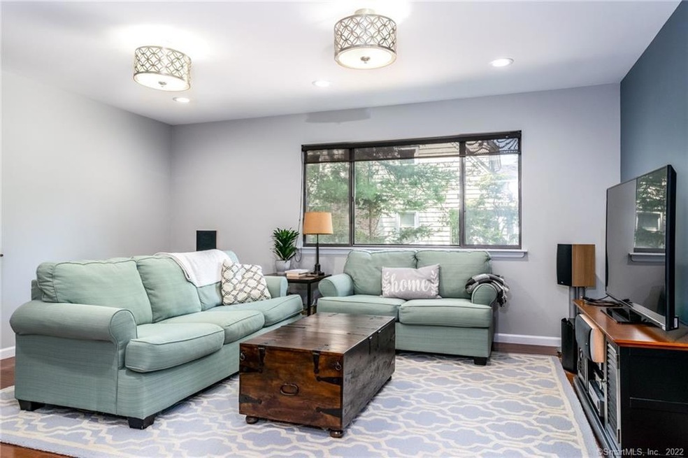 422 Courtland Ave unit 1, Stamford, CT 06906 - photo 1