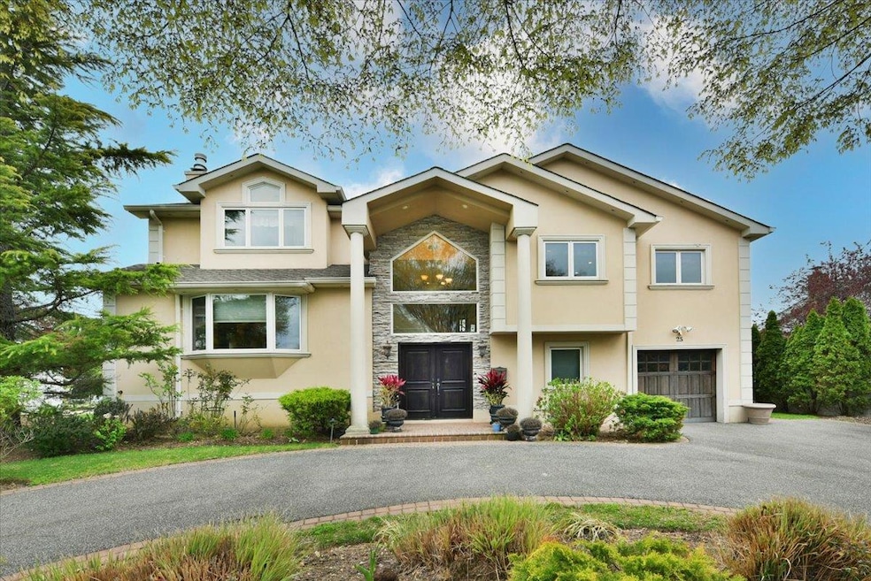 Sold $2,155,000 • Co-Listing Agent