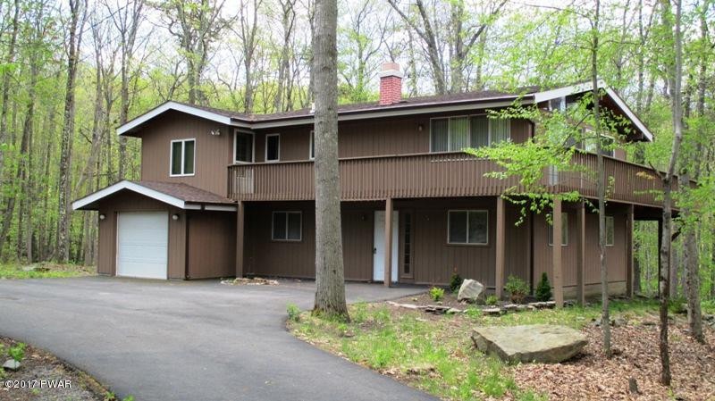 809 Hickory Ct, Hawley, PA 18428 - photo 1