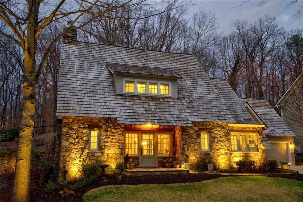 Charming Hedgewood built cottage! Much larger than