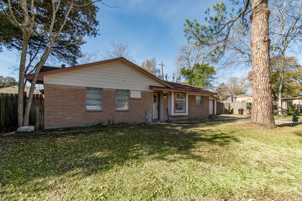 206 S Magnolia St, Tomball, TX 77375 - photo 1