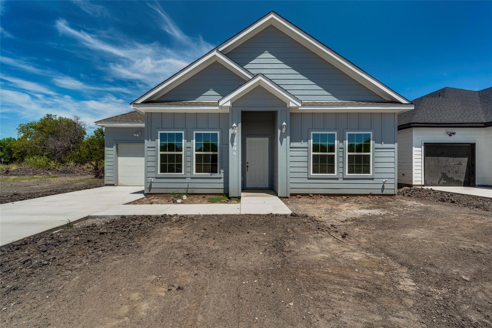 1006 S Smith St, Ennis, TX 75119 - photo 1