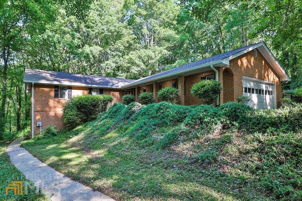 1170 Lake Charles Dr, Roswell, GA 30075 - photo 1