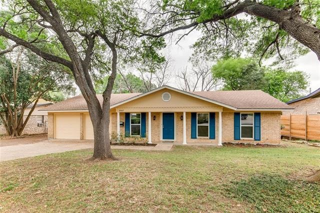 Great curb appeal with a nice pop of color!
