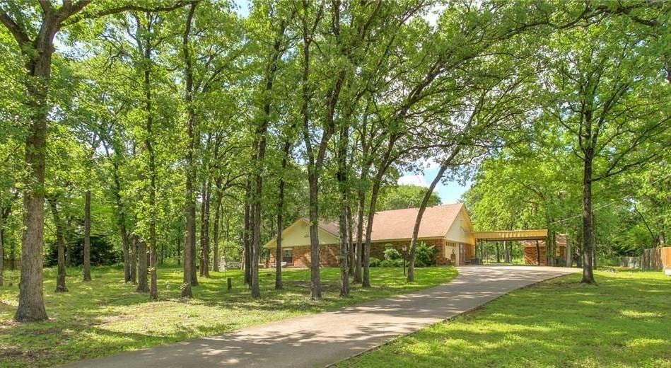 1003 Barry Ln, Cleburne, TX 76031 - photo 1