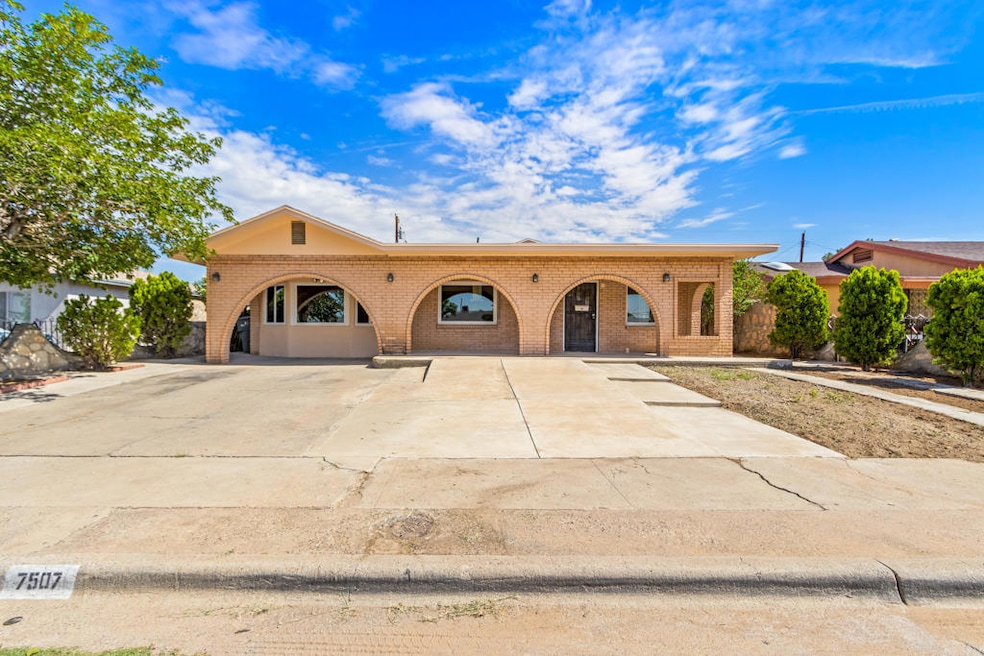 7507 Taxco Dr, El Paso, TX 79915 - photo 1