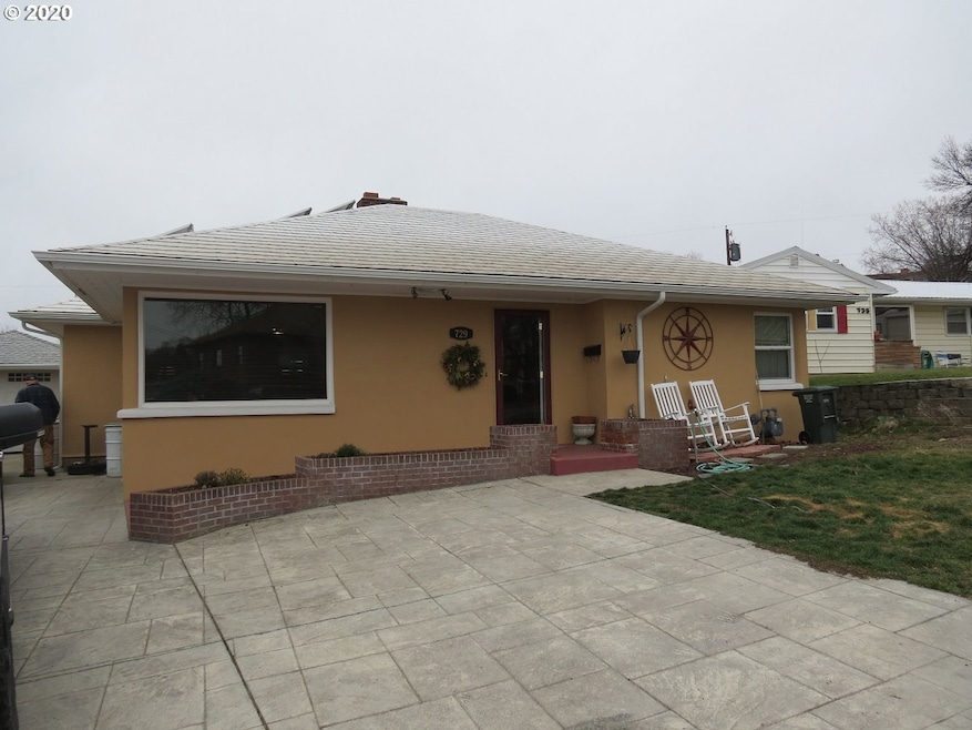 729 NW 10th St, Pendleton, OR 97801 - photo 1