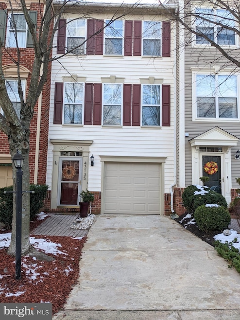 43135 Huntsman Square, Broadlands, VA 20148 - photo 1