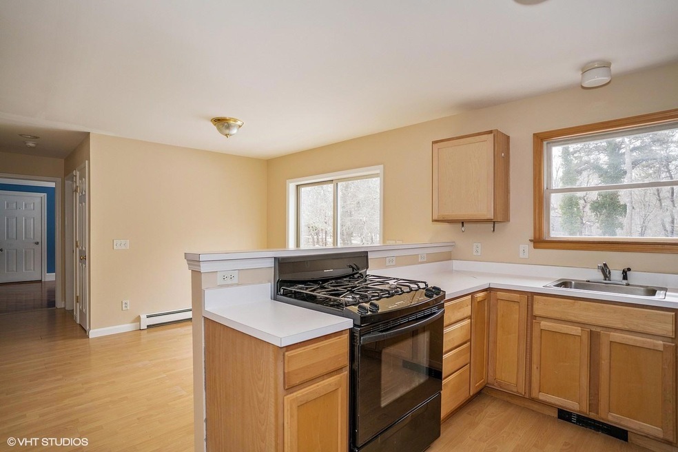 12_35SwiftRd_A_92_KitchenDiningRoom_MLSu