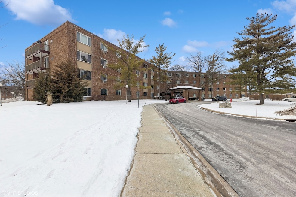 1500 Robin Cir unit 115, Hoffman Estates, IL 60169 - photo 1