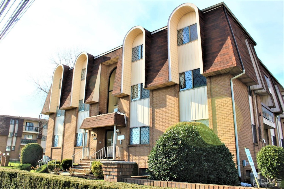 1190 W Saint Georges Ave unit B30, Linden, NJ 07036 - photo 1