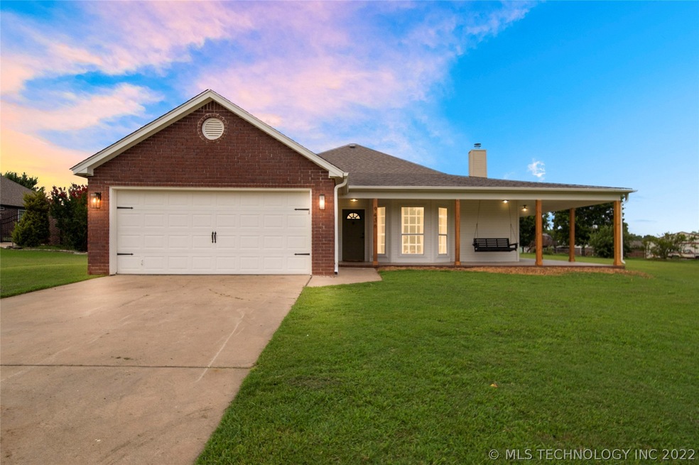 WHAT A TREAT!  FULLY UPDATED MODERN FARMHOUSE WITH