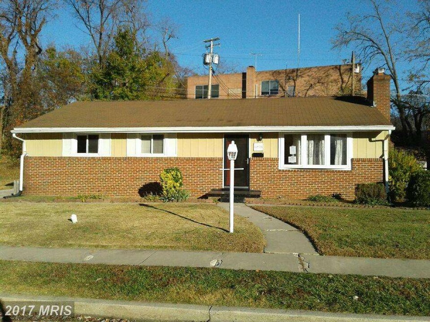 6818 Collinsdale Rd, Parkville, MD 21234 - photo 1