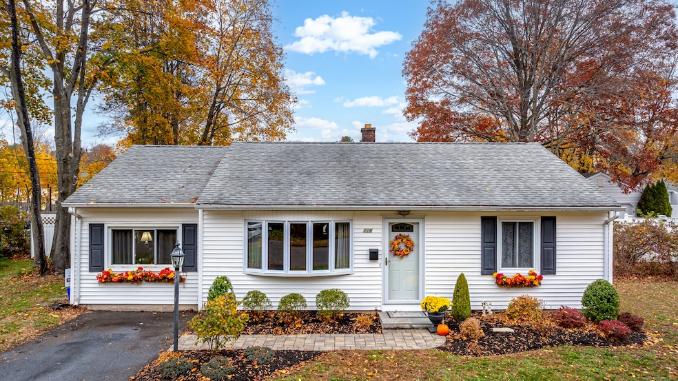 118 Hellstrom Rd, East Haven, CT 06512 - photo 1