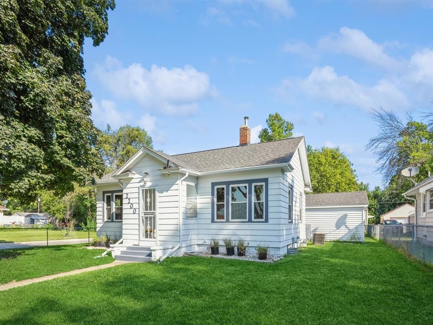 2200 E Walnut St, Des Moines, IA 50317 - photo 1