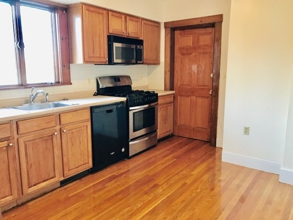 4 Harrington St unit 4, Newton, MA 02460 - photo 1