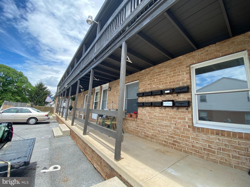 111 E 6th Ave, Ranson, WV 25438 - photo 1